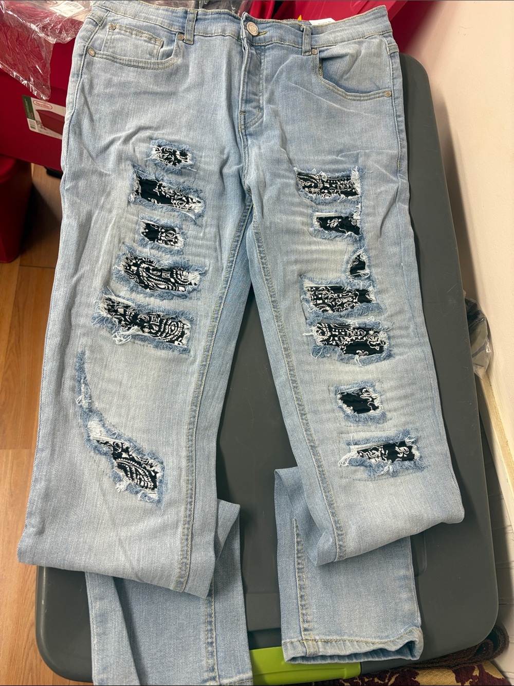 Light Wash Skinny Jeans with Bandana Patch Details Men’s